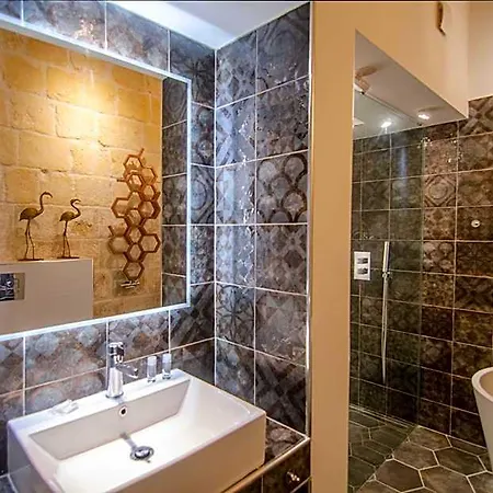 Senglea Suites