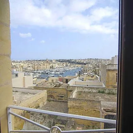 Senglea Suites 4*