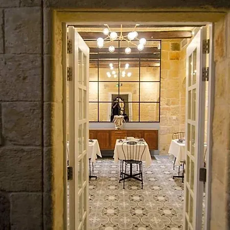 Senglea Suites